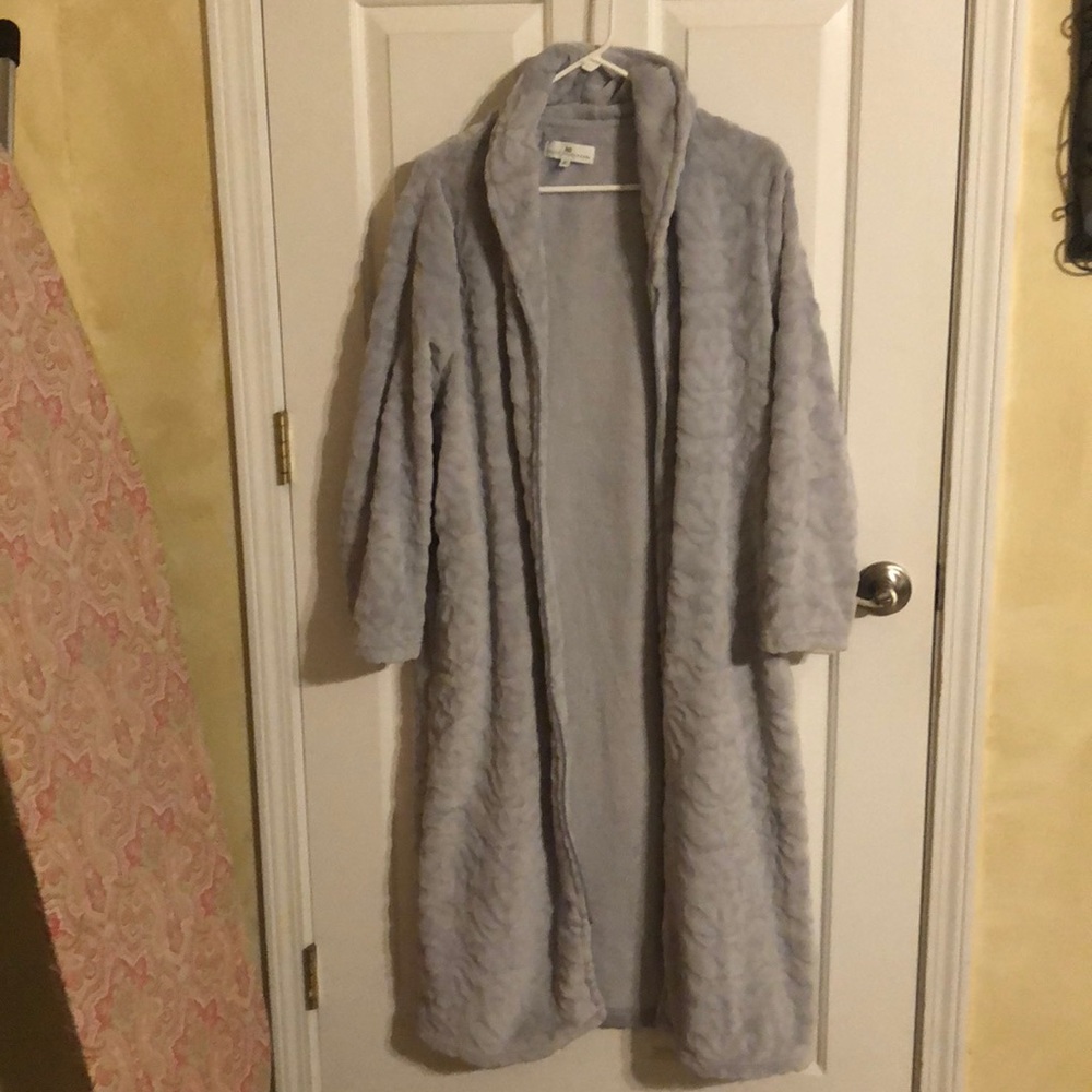 Zip up robe. Medium. Super soft